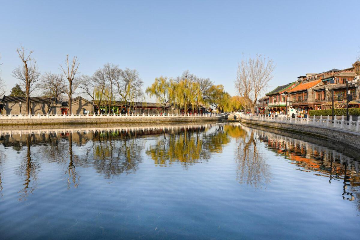 The East Hotel-Very Close To The Drum Tower,The Lama Temple,Houhai Bar Street,And The Forbidden City,There Are Many Old Beijing Traditional Hutongs Around The Hotel ,Experience The Culture Of Old Beijing Hutongs,Near Exit A Of Shichahai On Metro Line Kültér fotó