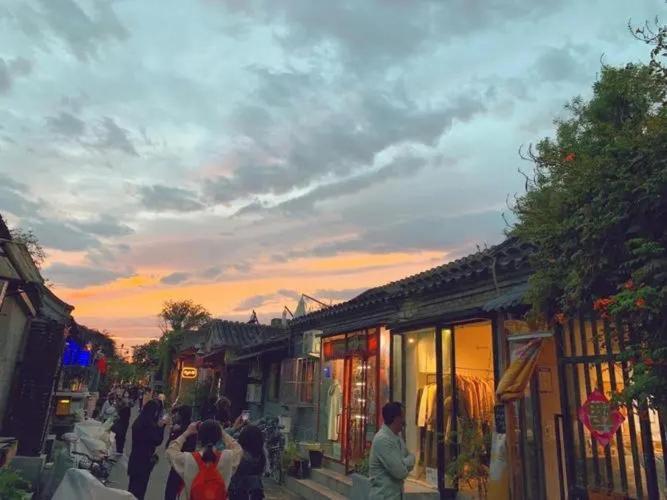 The East Hotel-Very Close To The Drum Tower,The Lama Temple,Houhai Bar Street,And The Forbidden City,There Are Many Old Beijing Traditional Hutongs Around The Hotel ,Experience The Culture Of Old Beijing Hutongs,Near Exit A Of Shichahai On Metro Line Kültér fotó