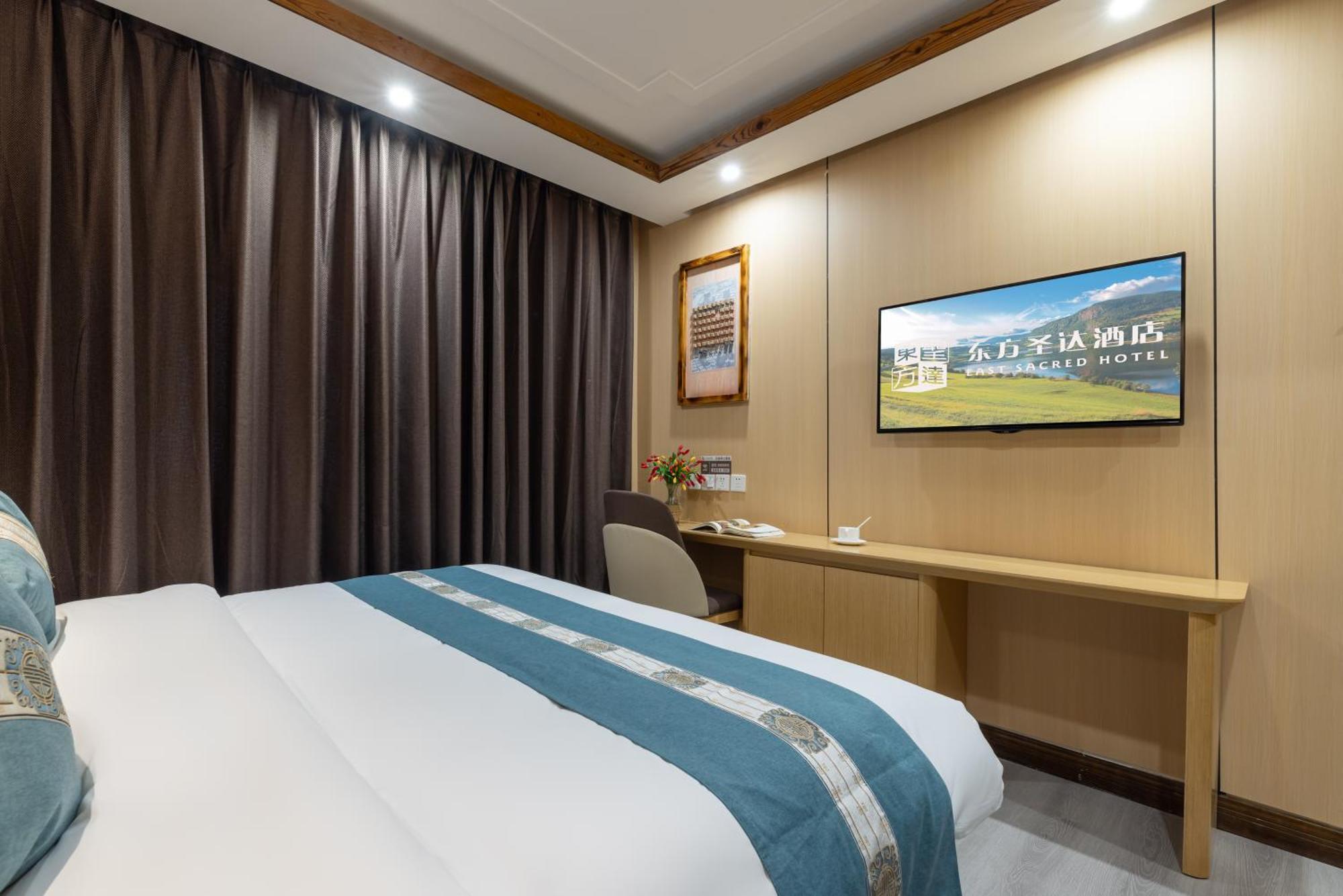 The East Hotel-Very Close To The Drum Tower,The Lama Temple,Houhai Bar Street,And The Forbidden City,There Are Many Old Beijing Traditional Hutongs Around The Hotel ,Experience The Culture Of Old Beijing Hutongs,Near Exit A Of Shichahai On Metro Line Kültér fotó